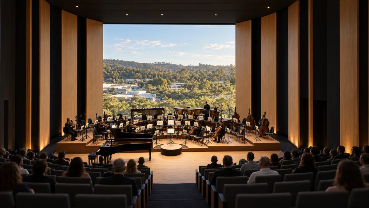 Vista do espaço da filarmônica com músicos e plateia, Centro Cultural e Turístico de Ubá, MG